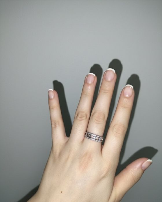 Сәнді сақина Messika стильінде жасалған