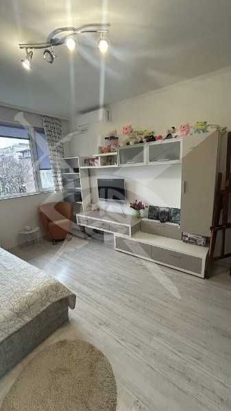 Продава се Четиристаен апартамент в Бургас, Възраждане - 100 кв.м за 1400 €/кв.м - Снимка #4