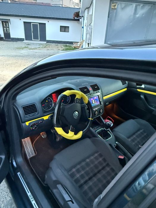 Volkswagen Golf 5 GTI 300cp