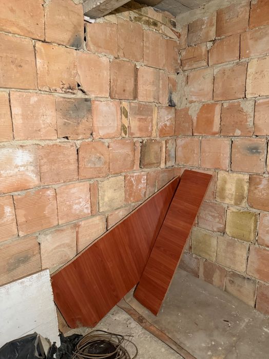 Дървени плоскости и дървен корпус