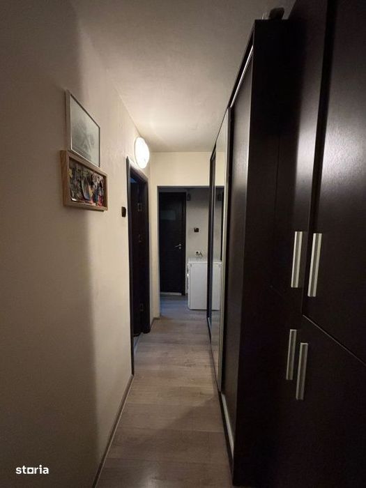 Apartament cu 3 camere, etaj 3, Craiovita Noua