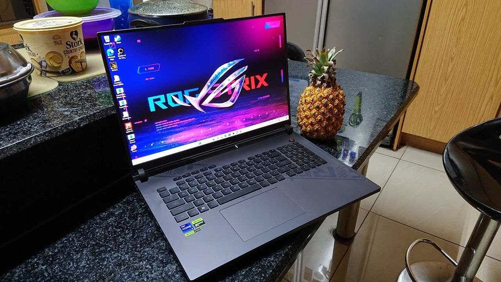 ASUS ROG Strix SCAR 18 RTX 4090 / i9-14900HX / 240Hz Mini LED