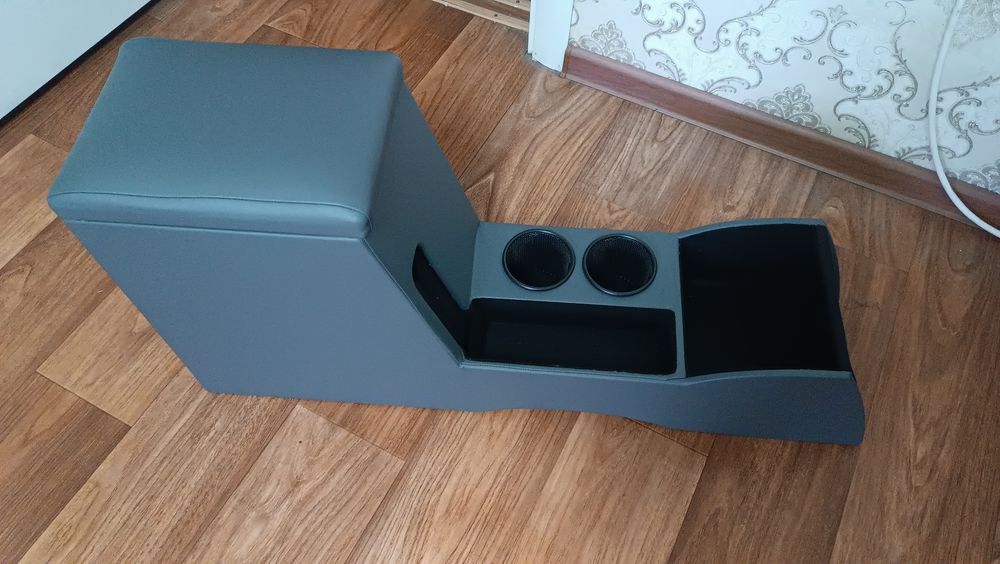 Подлокотник на Ипсум.