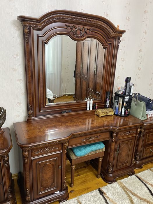 Шкаф, диван, зеркало - Б/У