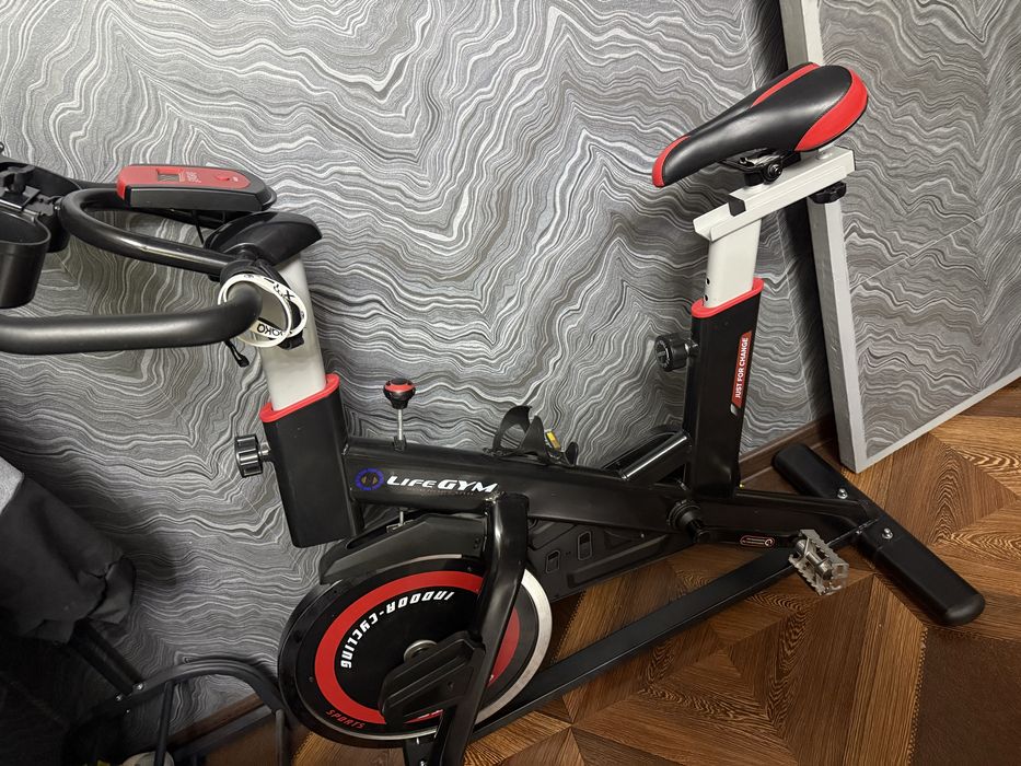 Продается велотреножор в отличном состояние