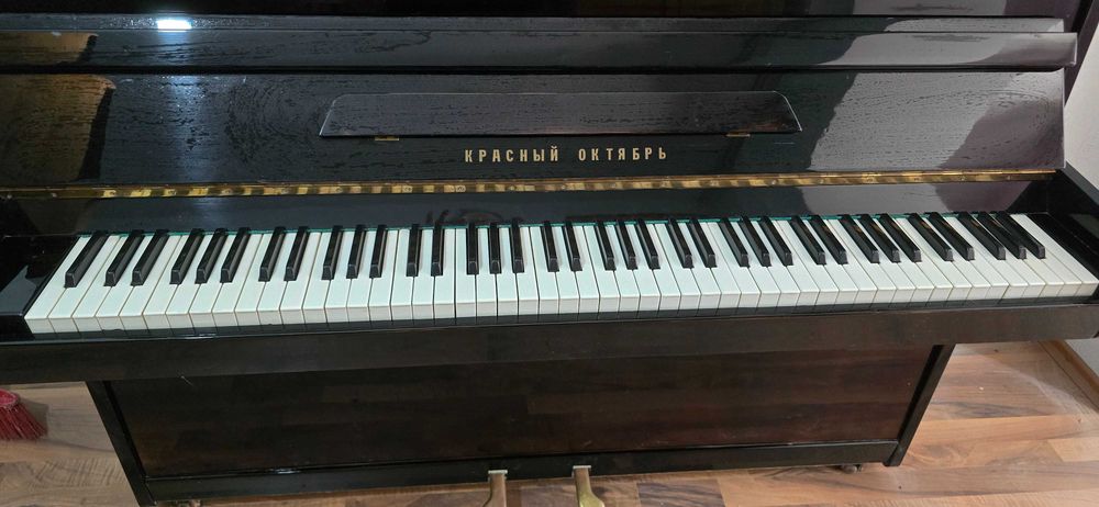 Продаю пианино Красный Октябрь