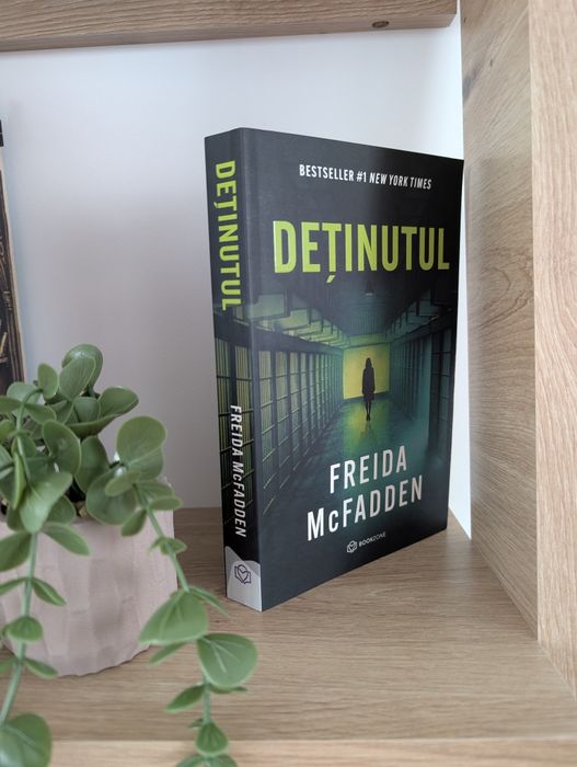 Vând carte Deținutul de Freida McFadden
