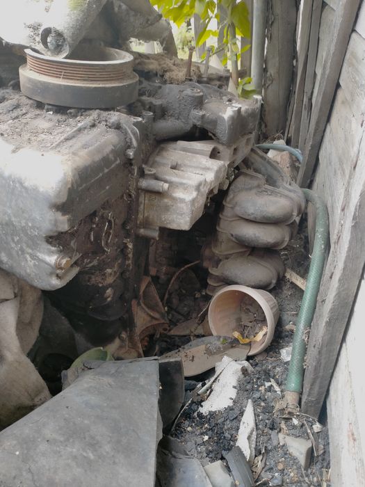 Запчасти на Мерседес 210