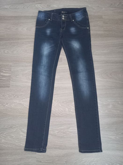 Продавам дамски дънки