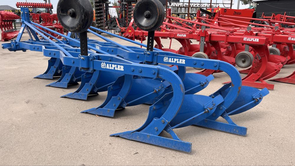 Стандартные плуги ALPLER от 3-х до 6- ти корпусов.