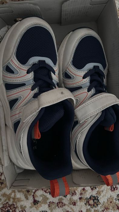 Детские кроссовки