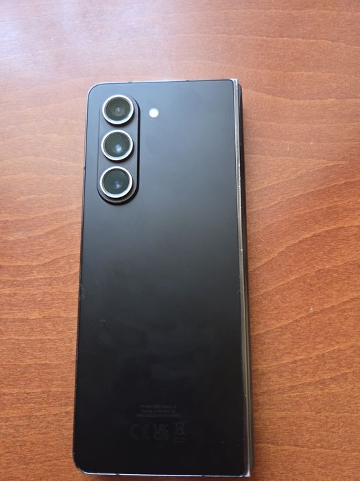 Samsung Galaxy Z Fold5 с кутия