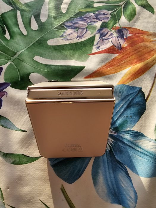 Samsung Galaxy Z Flip 4 256 GB / 8 GB Ram