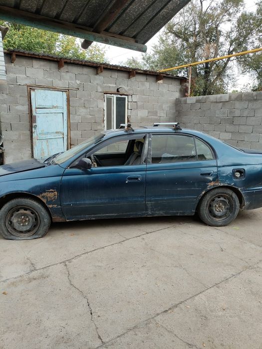 Тойота Карина продам