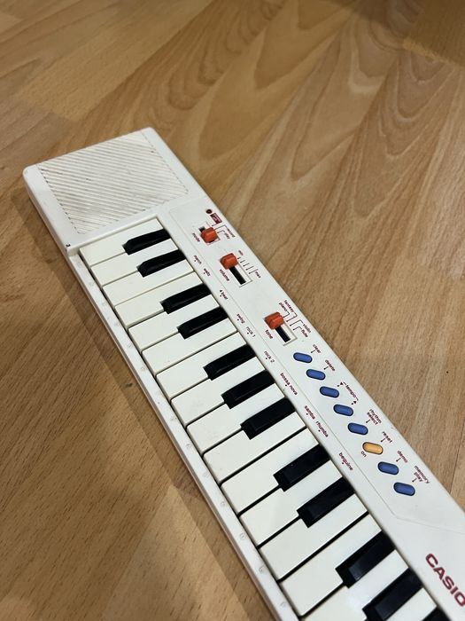 Японски синтезатор / йоника Casio