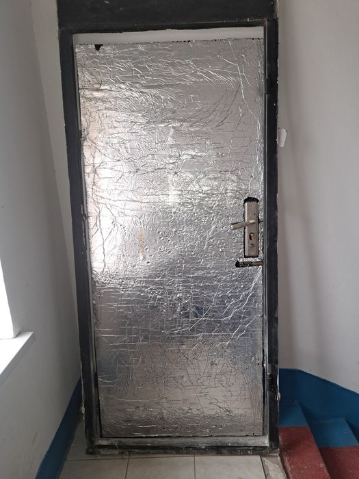 Металлический дверь