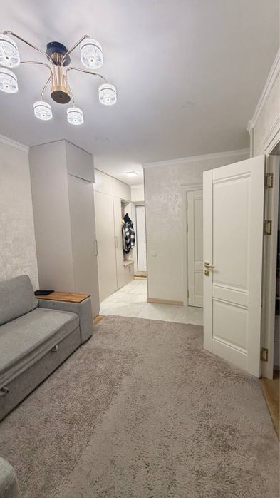 Продаеться квартира 1в2/4/4 метро БИЙ