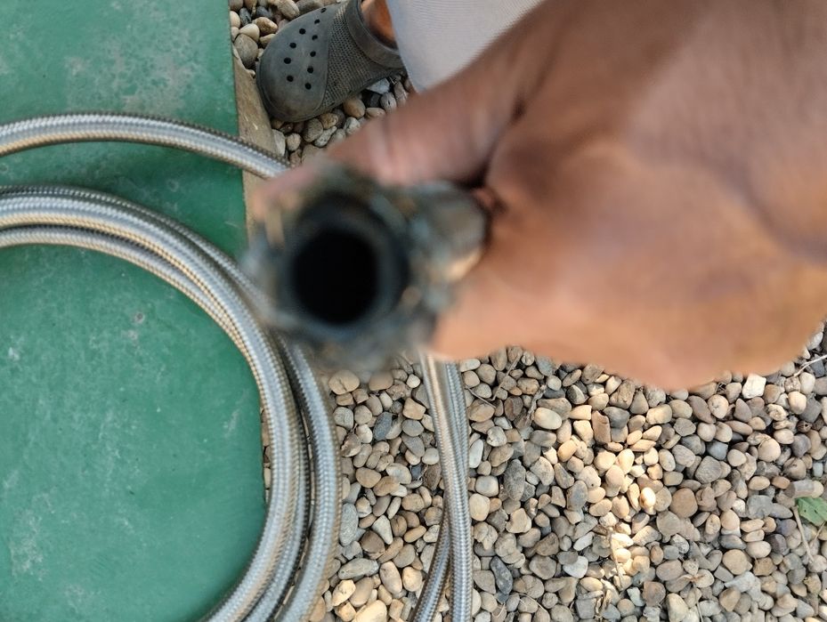 Горивен маркуч с метална оплетка