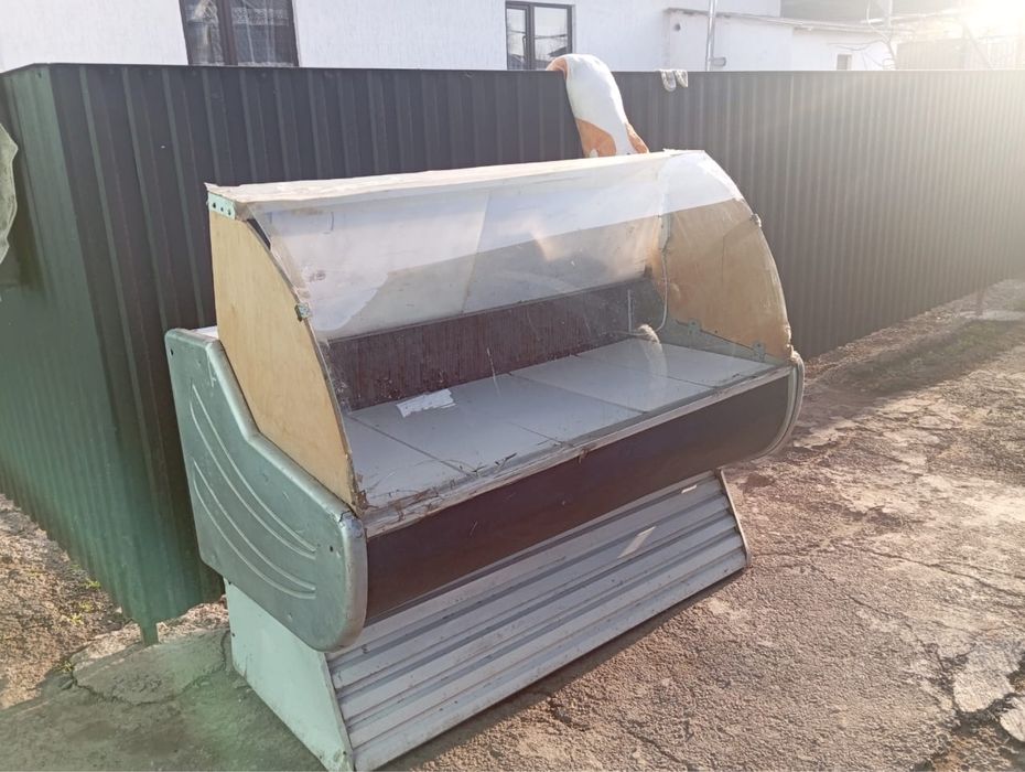 Продам ветринный холодильник