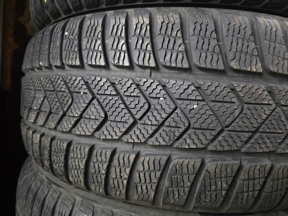 Зимни гуми пакет 225 45 18 и 255 40 18 - Pirelli BMW