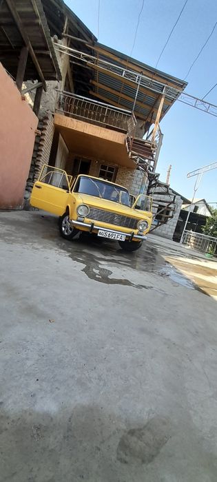 Yili 1981 vaz 2101 rangi sariq