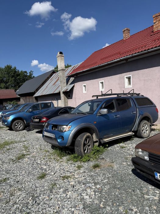 MITSUBISHI L200