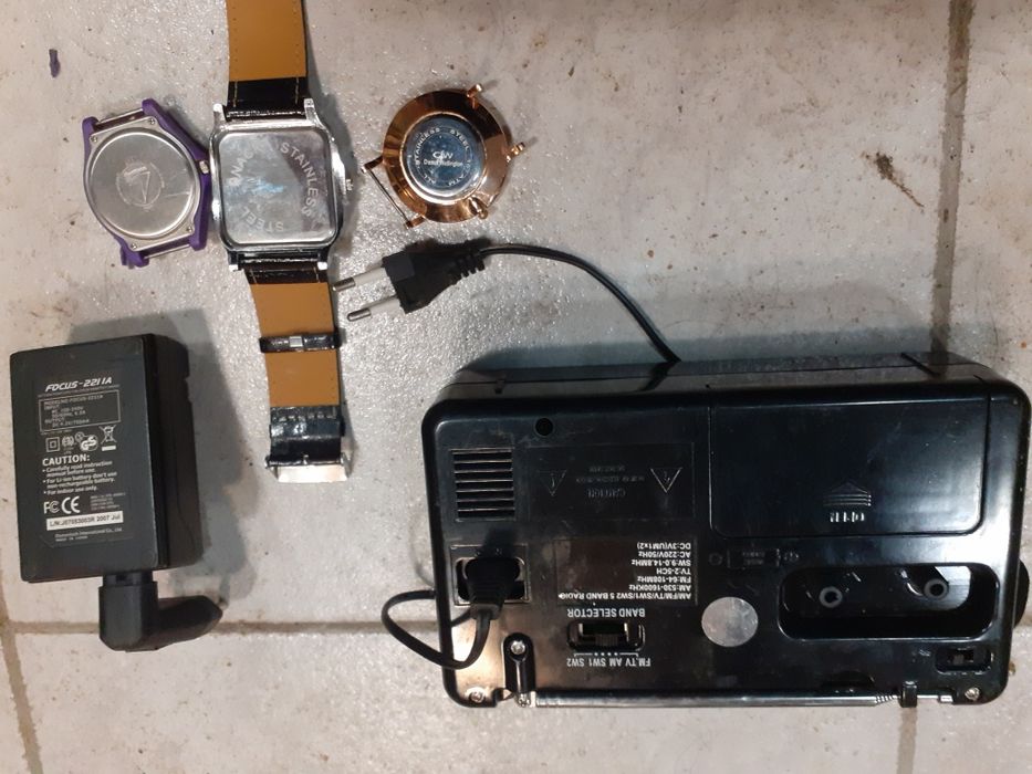 Радио, зярядно ,часовници,часовник