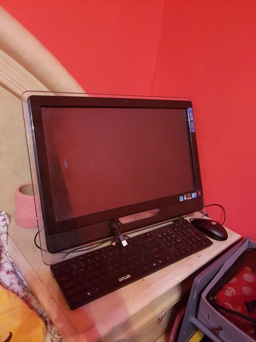 vând calculator cu displeie taci