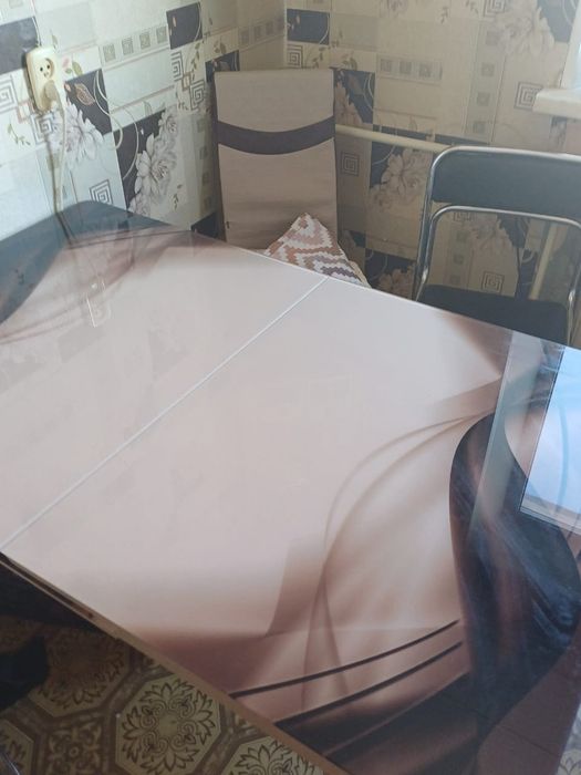 Продам кухонный стол