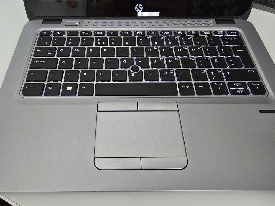 Vând laptop HP 820 G3 i5-6300U 8 Gb Ram 128 Gb SSD+500 Gb Hdd