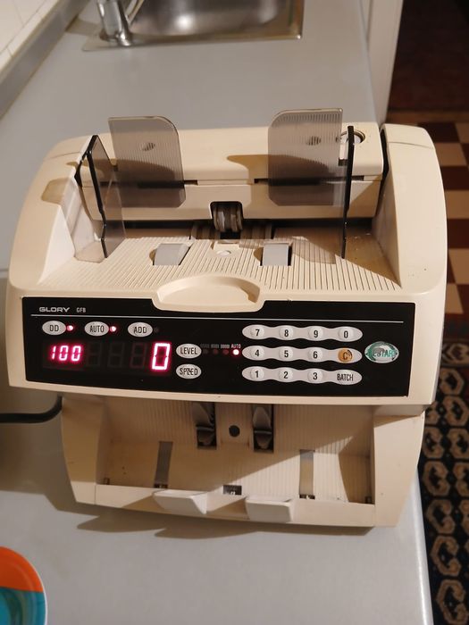 De vinzare masina numarat Bani Glory gfb 800 in stare perfecta de func