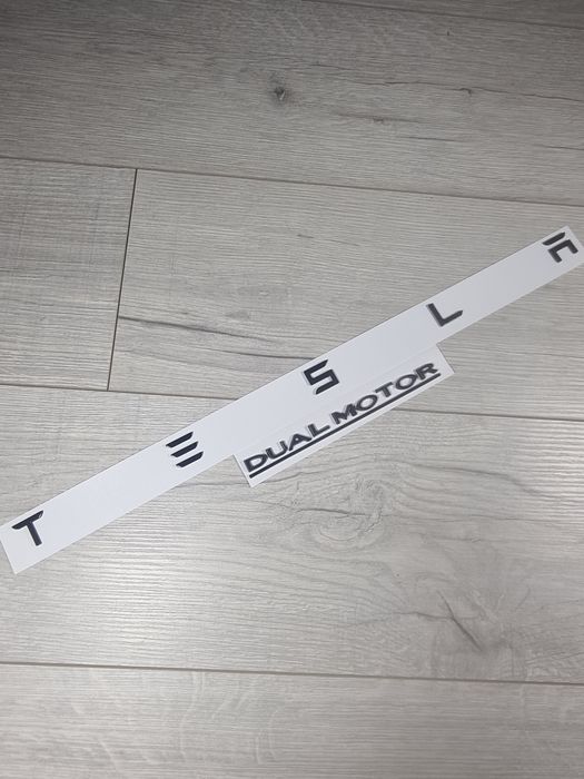 Emblema-Sigla-Logo-Tesla-Fata-Spate-Neagra-Lucios-Model-3-Y-Black