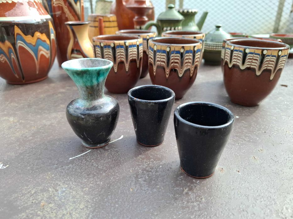 Глинени съдове и чаши