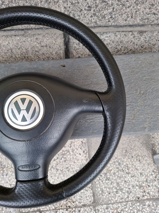 Трилъчев кожен волан с перфорина кожа за голф 4 бора пасат 4 и 5