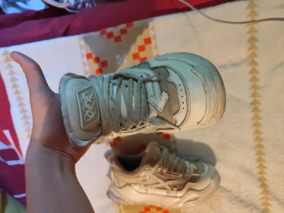 Off withe preț negociabil