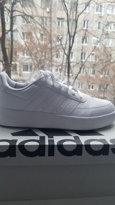 Vind adidași adidas