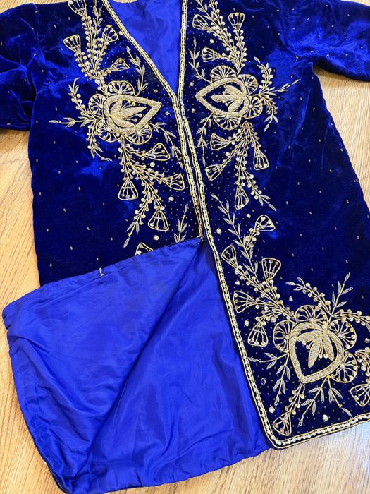 Чупон сотилади , 400 минг , тулик кул иши , зарлари тикилган 4-5 йошга