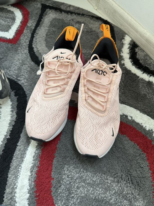Adidasi nike air 270