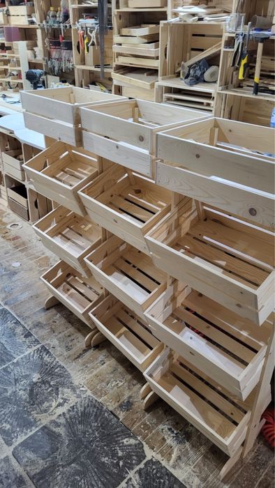 стелажи от дървени щайги за плод и зеленчук