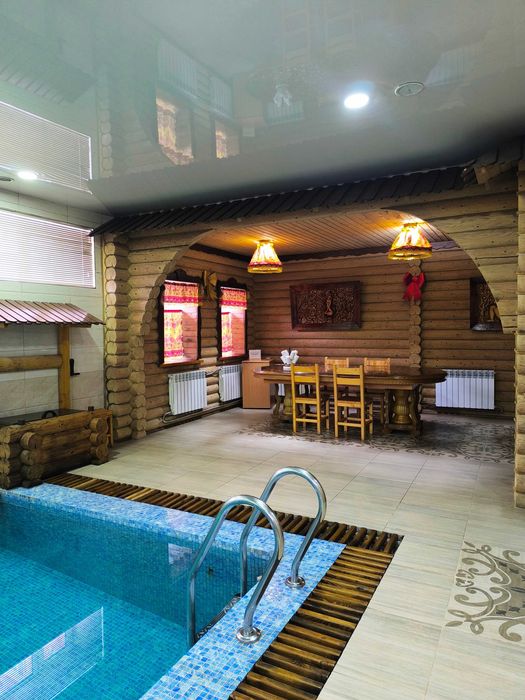 Сауна с бассейном в центре!