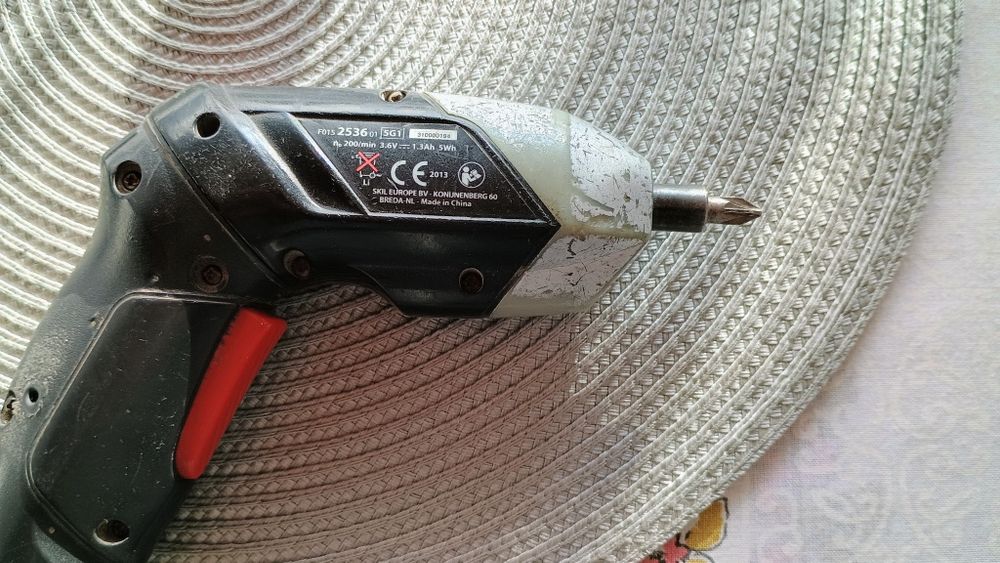 Vând  (cumpăr) mașină înșurubat Skil .