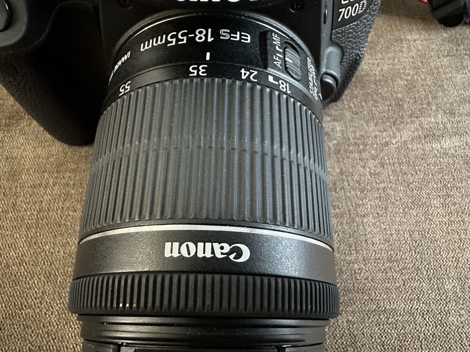 Фотоапарат DSLR Canon EOS 700D, 18MP + Обектив EF-S 18-55мм IS STM