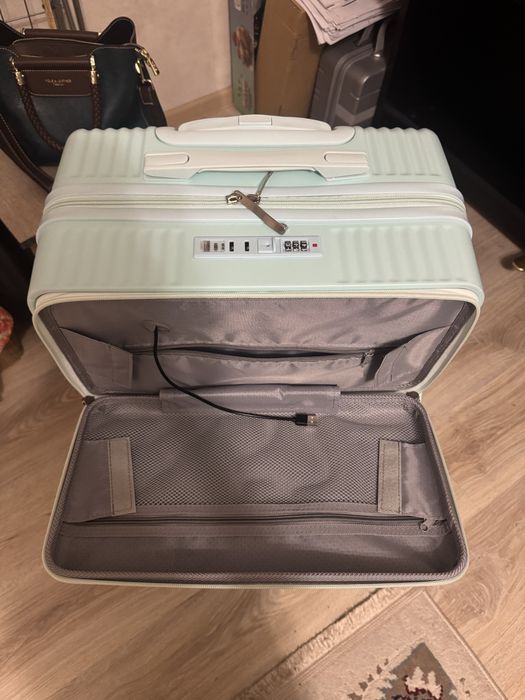 Продам качественный Чемодан