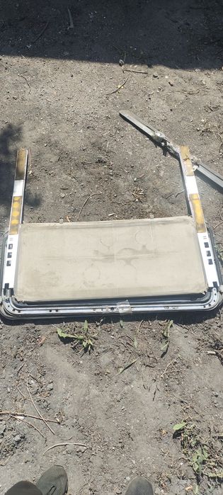 Люк в автомобиль