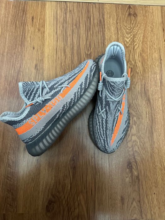 чисто нови adidas Yeezy 350 boots