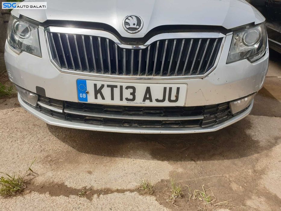 Grila Centrala Superioara de pe Bara Spoiler Fata Skoda Superb 2 Facelift 2013 - 2015 [C5346]