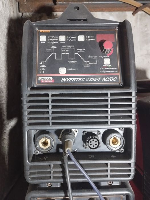 Заваръчен апарат Линкълн 200 AC-DC