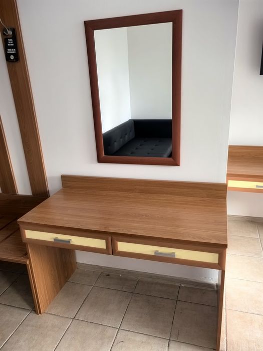 Огледало за стена два вида