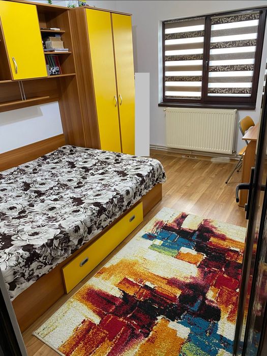 Vând apartament 3 camere decomandat – zonă centrală, lângă Piața Mare, Târgu Jiu