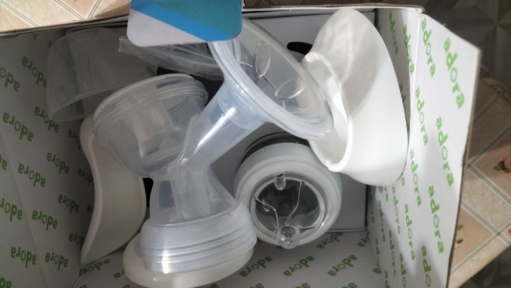 Vând pompă manuală de sân Adora